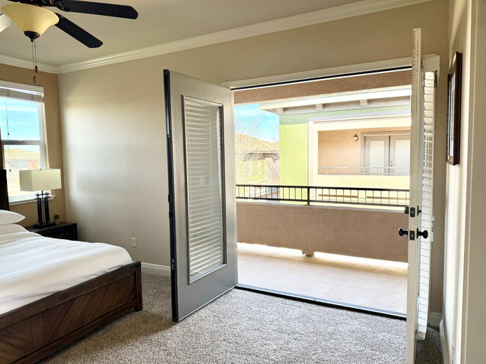 Room 4, New Elegant 1BR Retreat Heated Pool Gym Sauna, Washoe