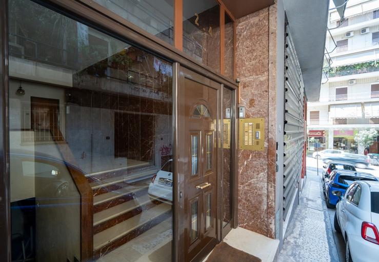 Room 2, LIV - Comfortable Stylish Escape in Pagrati, Attica