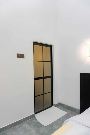 Bedroom 3, Rome Transit Hotel, Katana