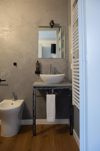 Bathroom 18