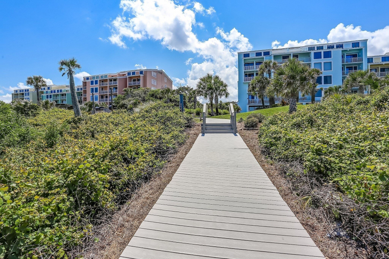 Exterior & Views 2, 1386 Shipwatch Circ. 3 Bedroom Condo by RedAwning, Nassau