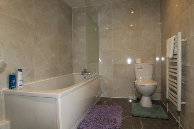 Bathroom 3, Sefton House by Smart Corporate Stays, Sefton