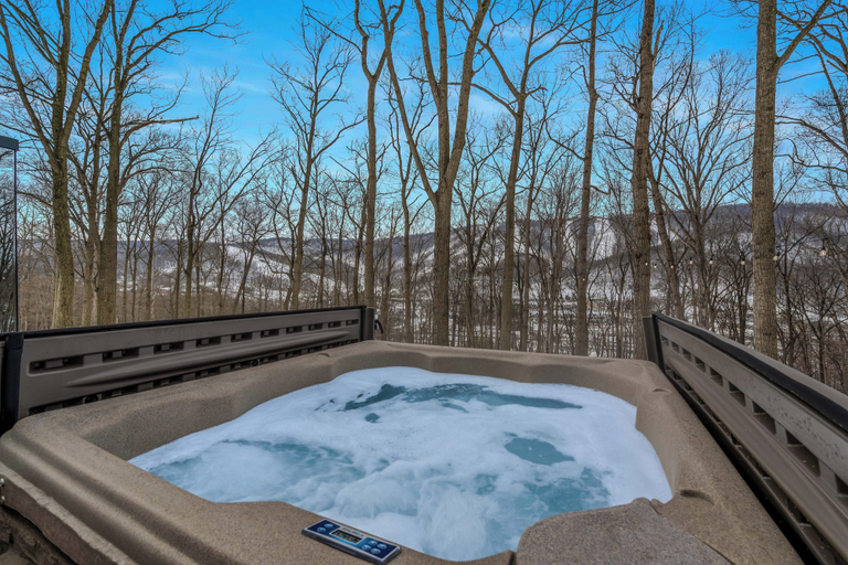 Sport & Beauty 5, Mirror Villas - Modern Retreat with private hot tubs and mountain view, Franklin