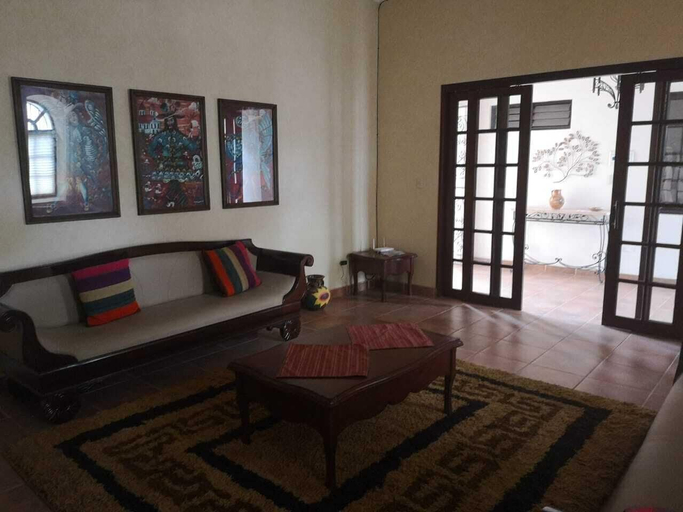 Others 5, CASA DE HUÉSPEDES, Oropeza