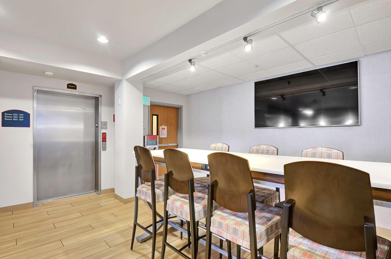 Public Area 2, Executive Residency By Bw Navigator Inn & Suites, Snohomish