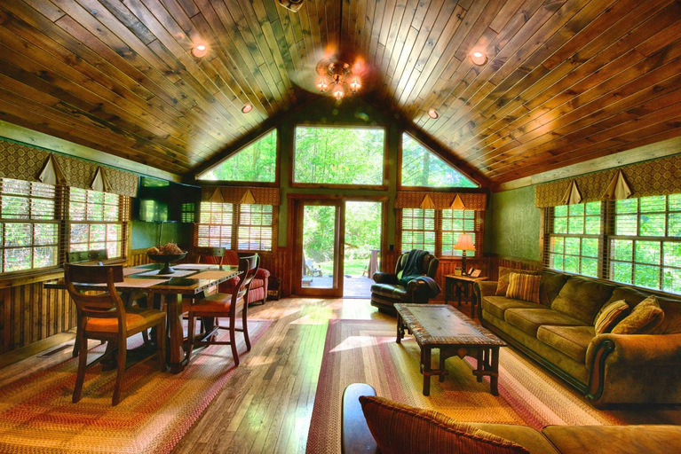 Food & Drinks 5, Historic Tapoco Lodge Resort, Graham