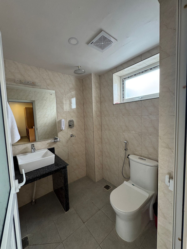Bathroom 3, Bay Hotel, Gandaki