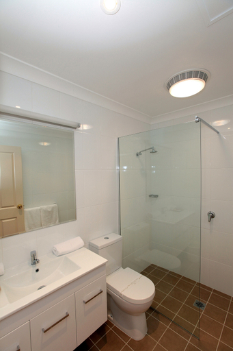 Bathroom 5, Best Western Ambassador Motor Inn & Apartments, Wagga Wagga - Pt A