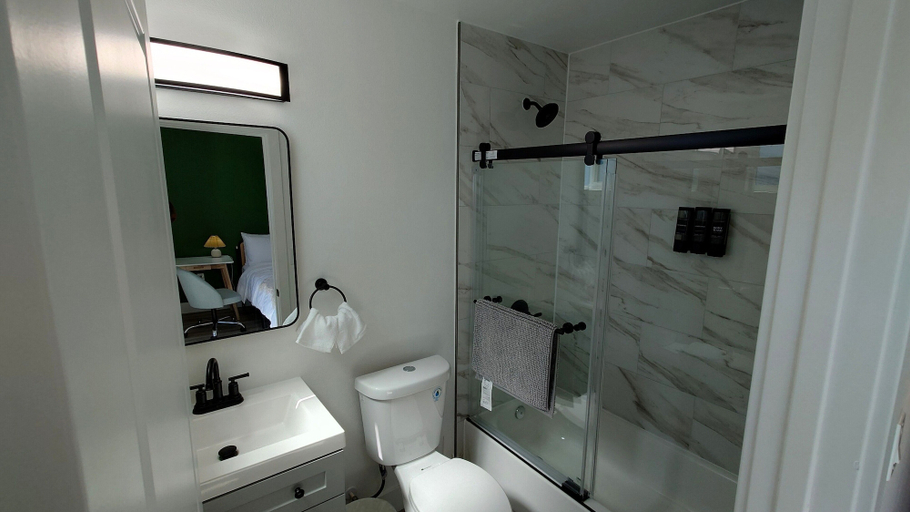 Bathroom 3, Gilmore One, Los Angeles
