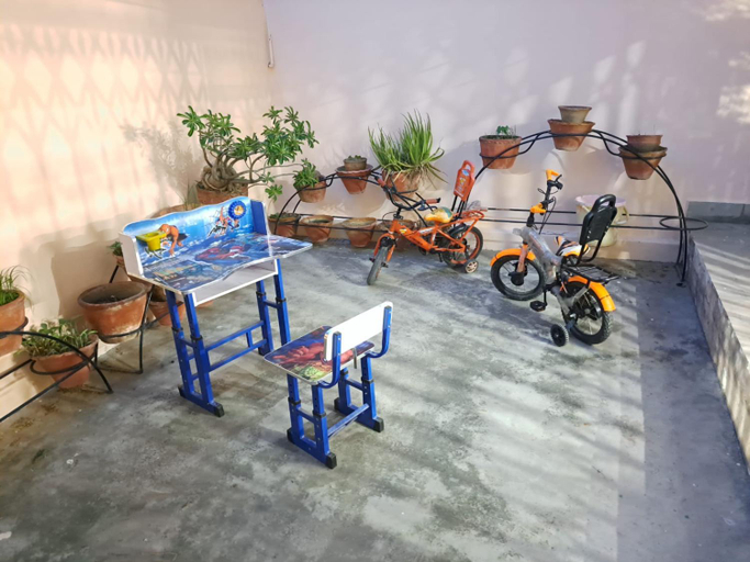 Others 5, Shivansh stays, Varanasi