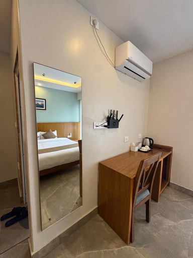 Others 5, Bay Hotel, Gandaki