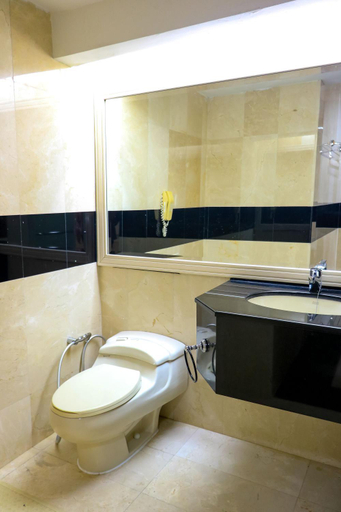Bathroom 5, Merdeka Palace Hotel & Suites, Kuching, Kuching