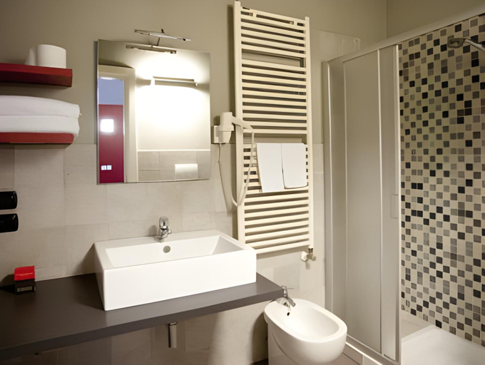 Bathroom 14