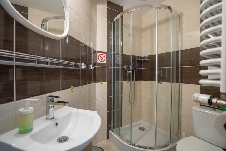 Bathroom 3, DOMINO - pokoje i apartamenty, Jelenia Góra