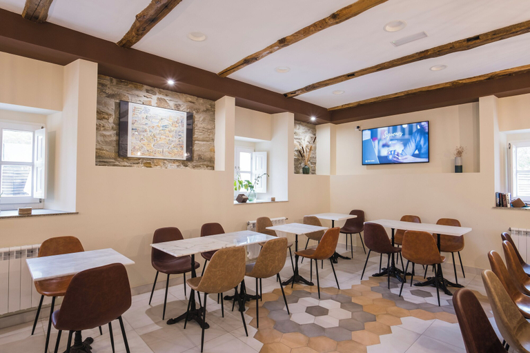 Food & Drinks, Alda Triacastela, Lugo