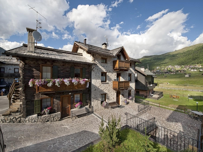Others 3, Sara Apartments, Sondrio