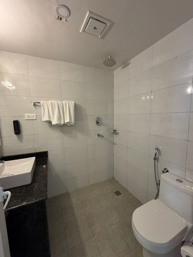 Bathroom 5, Bay Hotel, Gandaki