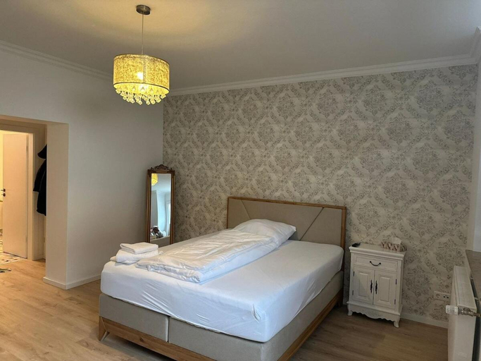 Bedroom, Paris: Messe-, Business-, Ferienwohnung, Mettmann