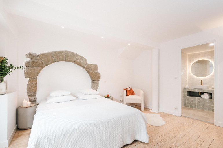 Bedroom 2, La Demeure de la Cité by Jean Bacou, Aude