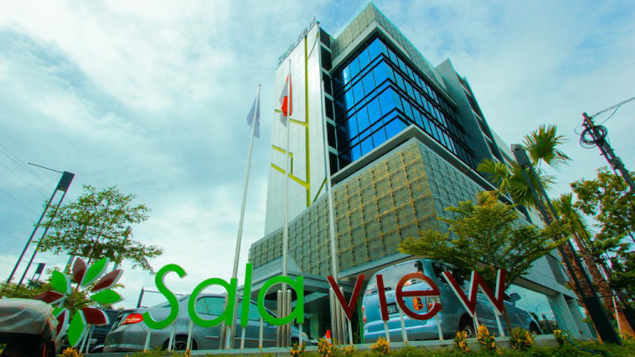 Exterior & Views