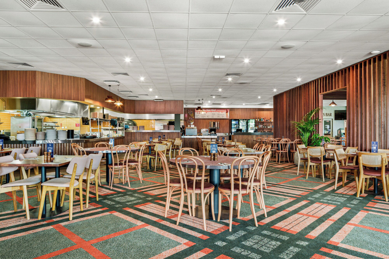 Food & Drinks 5, Everton Park Hotel, McDowall
