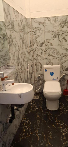 Bathroom, happybay, Pothuvil