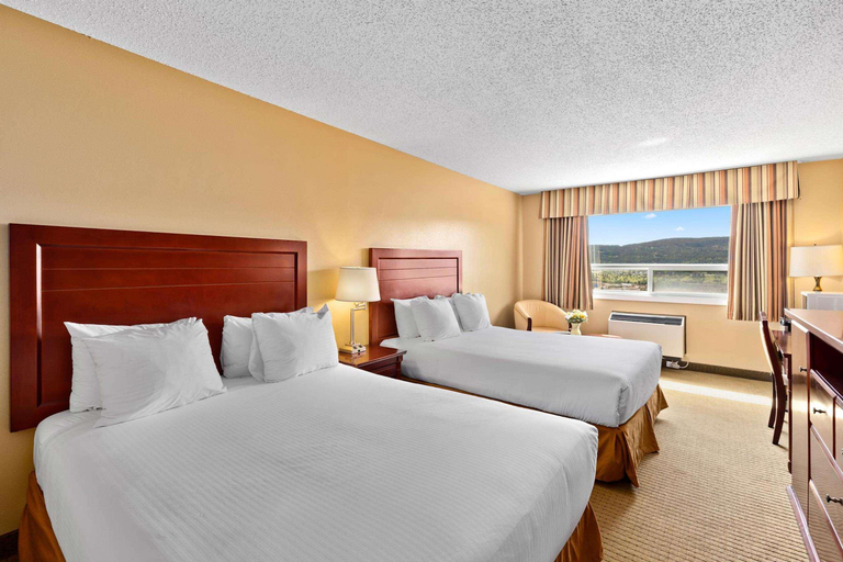 Bedroom 3, Coast Fraser Inn, Cariboo