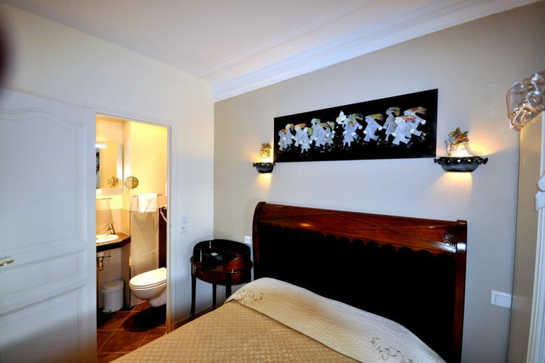 Bedroom 4, des Bains, Paris