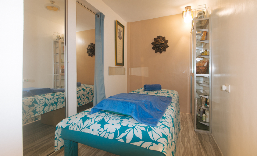 RedDoorz Premium @ Casa LenidaRose, Mabalacat