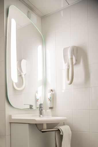 Bathroom, ibis Paris Grands Boulevards Opéra 9ème, Paris
