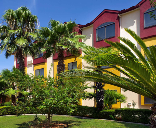 Exterior & Views 2, Best Western Alamo Suites, Bexar