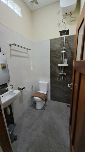Bathroom 4