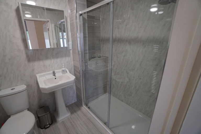 Bathroom 4, Arbourfield Lodge, Derby