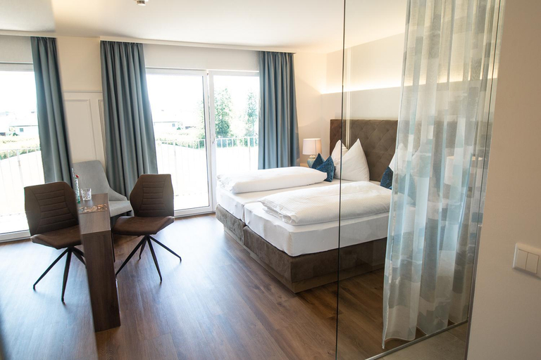 Bedroom 2, Hotel Weiß, Braunau am Inn