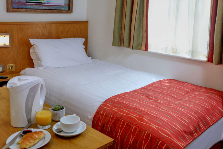 Bedroom 3, Queensway Hotel, Sure Hotel Collection by Best Wes, London
