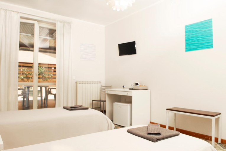 Others 3, Vara Self Check in Private Parking, La Spezia