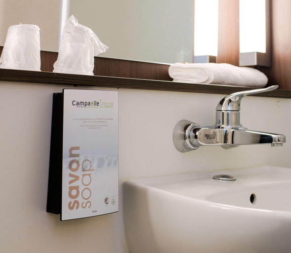 Bathroom 5, Hotel Campanile Agen, Lot-et-Garonne