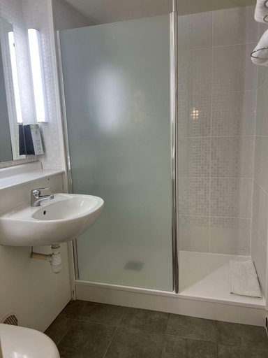 Bathroom 5, Kyriad Direct Montpellier - La Peyrière, Hérault