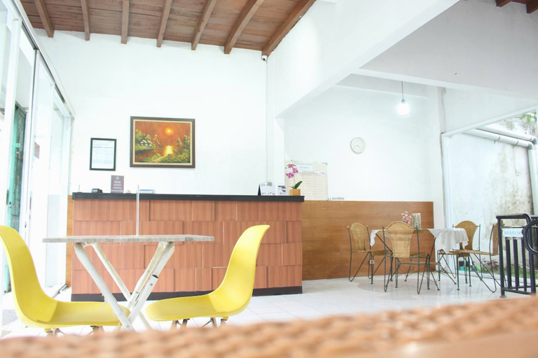Food & Drinks, Rumah Syariah & Kolam Renang Bugenville Guesthouse, Bandung