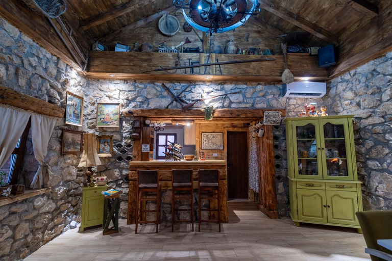 Others 3, Peuta Hill