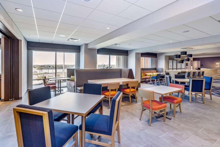 Public Area 2, Hampton Inn by Hilton Bedford, Lawrence