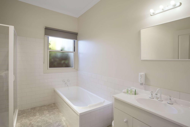 Bathroom 4, Best Western Olde Maritime Motor Inn, Warrnambool