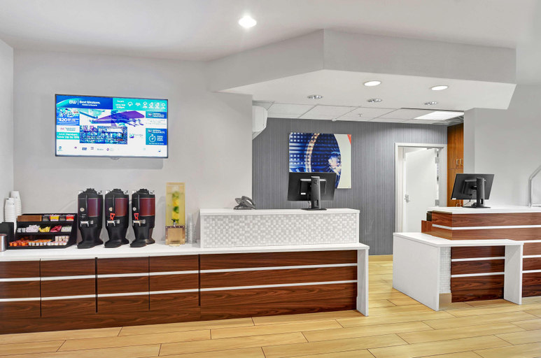 Public Area 2, Executive Residency By Bw Navigator Inn & Suites, Snohomish