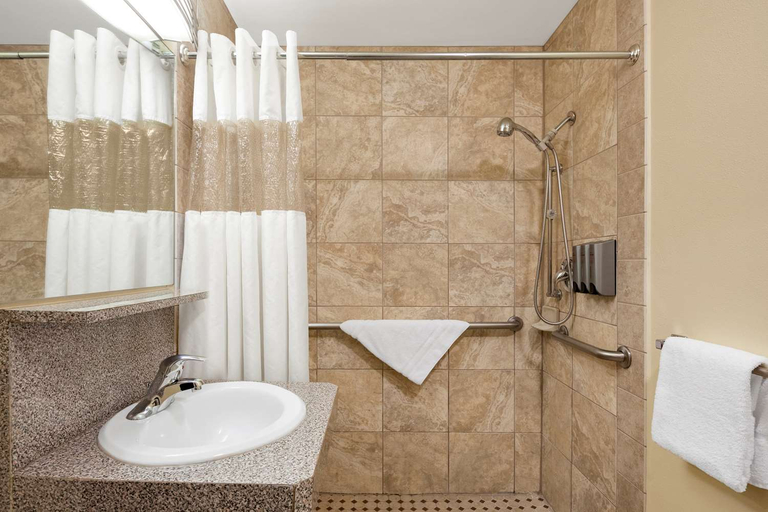 Bathroom 4, Executive Residency By Bw Navigator Inn & Suites, Snohomish