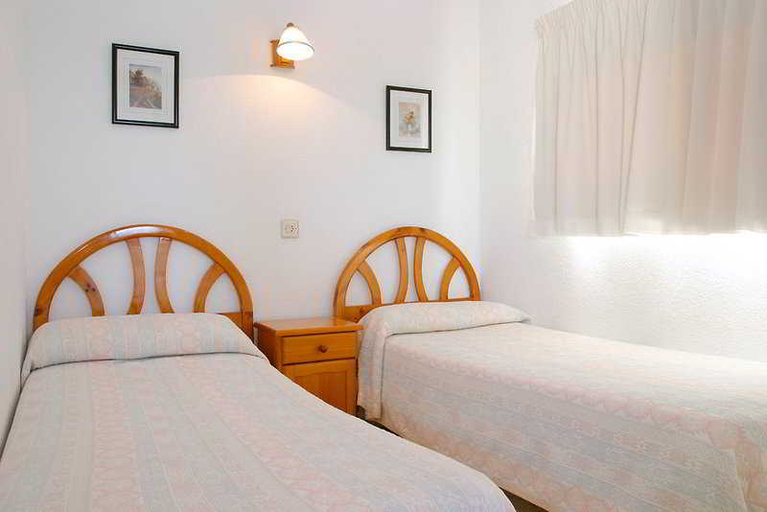 Bedroom 2, Halley Hotel & Apartments Affiliated by Meliá, Alicante