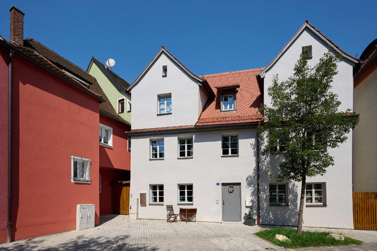 Exterior & Views