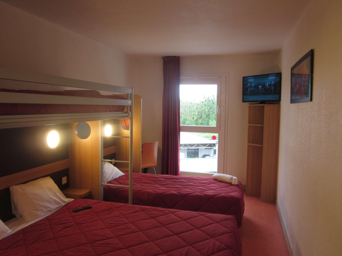 Bedroom 3, Premiere Classe Bayeux, Calvados