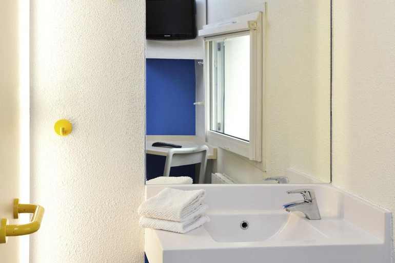 Bathroom 5, hotelF1 Gap, Hautes-Alpes