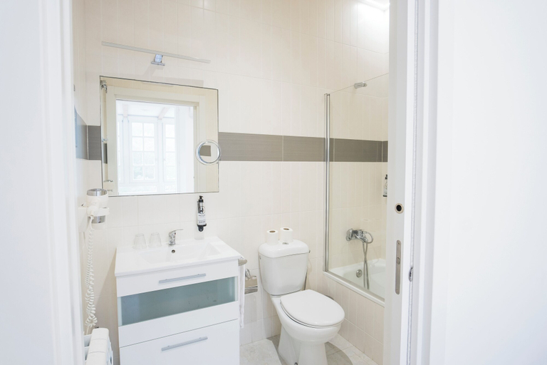 Bathroom 3, Alda Triacastela, Lugo