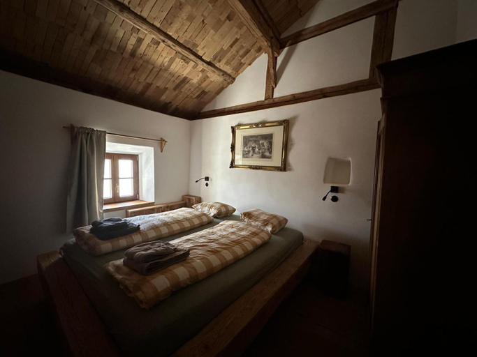 Others 5, Chasa Veglia, Inn